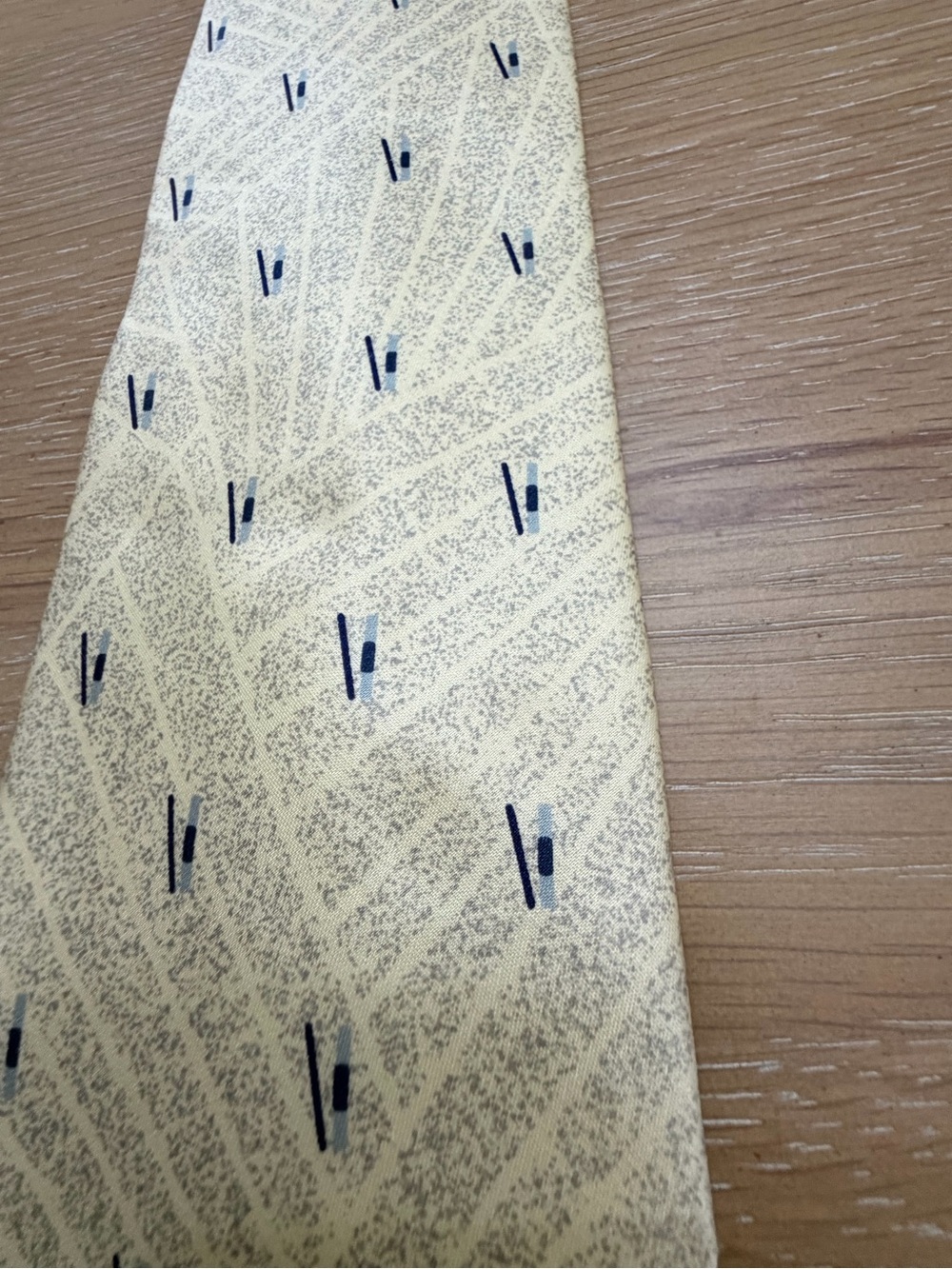 Pierre Balmain Pale Yellow Tie with Navy Accents - Picture 2 of 5